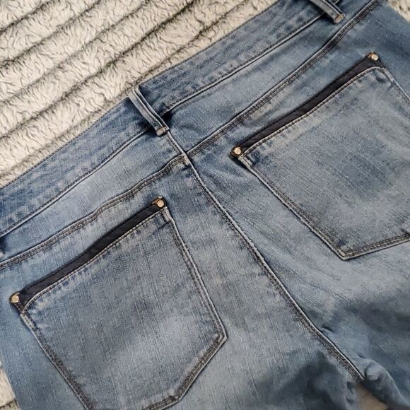 Medium wash White house black market jeans - Picture 2 of 8